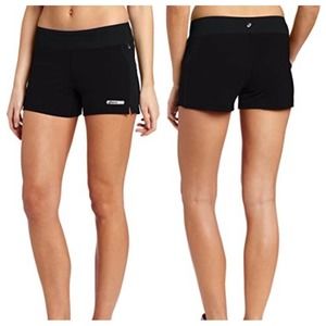 NWT Asics Abby 4 inch short black NWT side zip medium